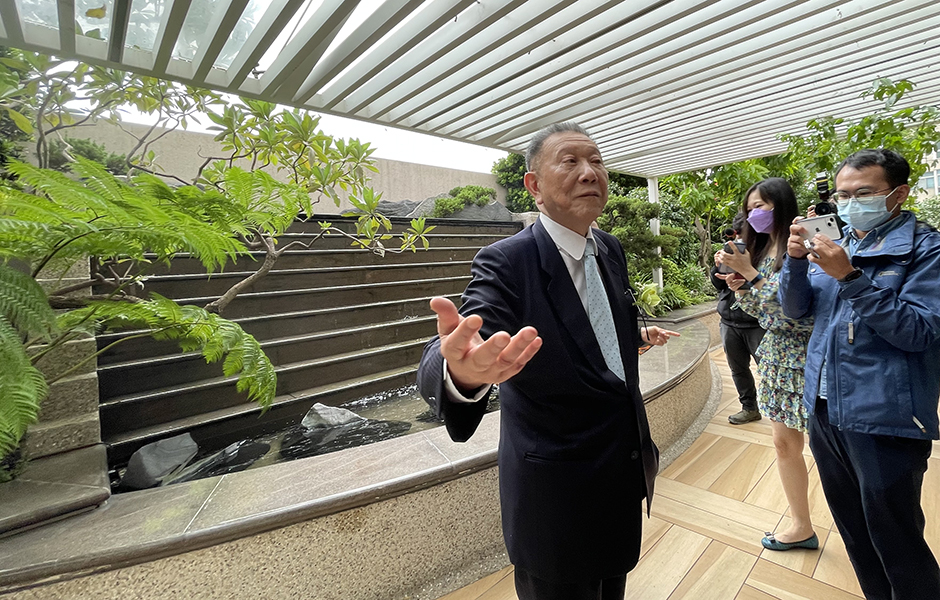 威京集團總部也設有陽台造景 實行種樹理念