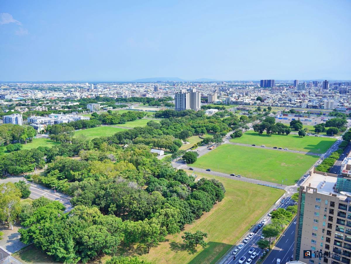 台南東區以中華東路沿線為中心軸線，未來將新增捷運交通建設。（圖／記者蘇茵慧）